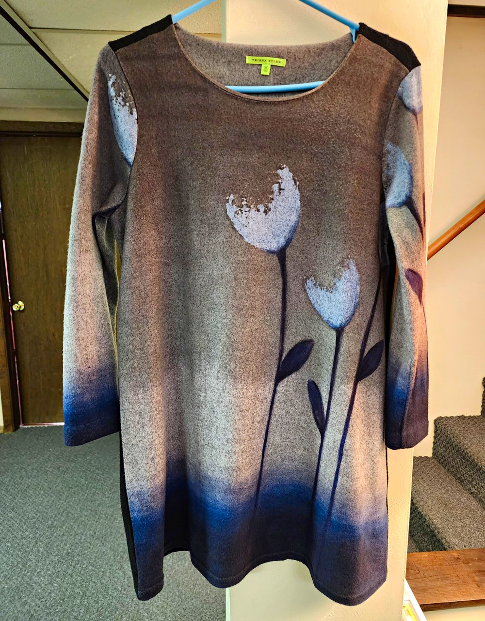 Trisha Tyler Gray Blue Black Floral Knit Round Neck 3/4 Raglan Pullover M